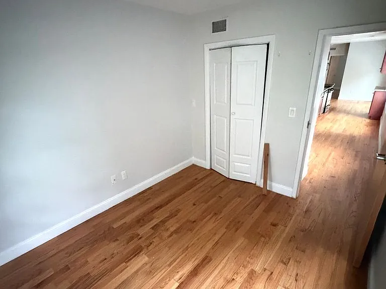555 Winchester Ave — Photo 18