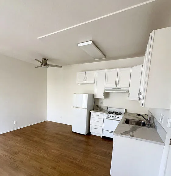 1221 Seward St #101 — Photo 4