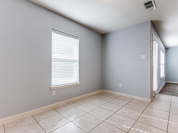 4th image of 1824 Persimmon Dr