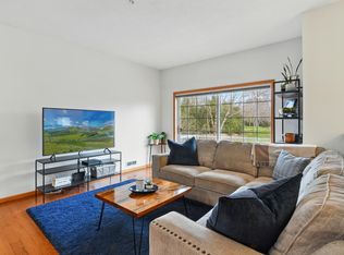 324 Willoughby Way W, Minnetonka, MN 55305