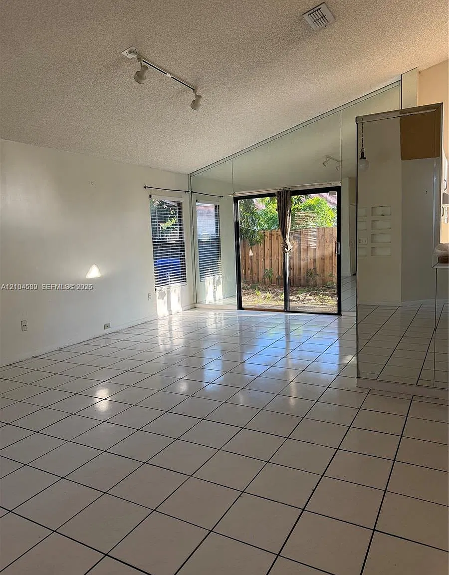North Lauderdale Division — Photo 4