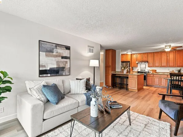 955 Shorepoint Ct APT 208, Alameda, CA 94501