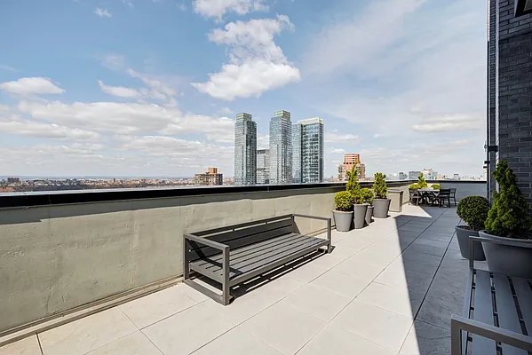 Rented by Greystar | media 13