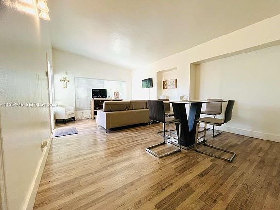 4th image of 3101 SW 18th St