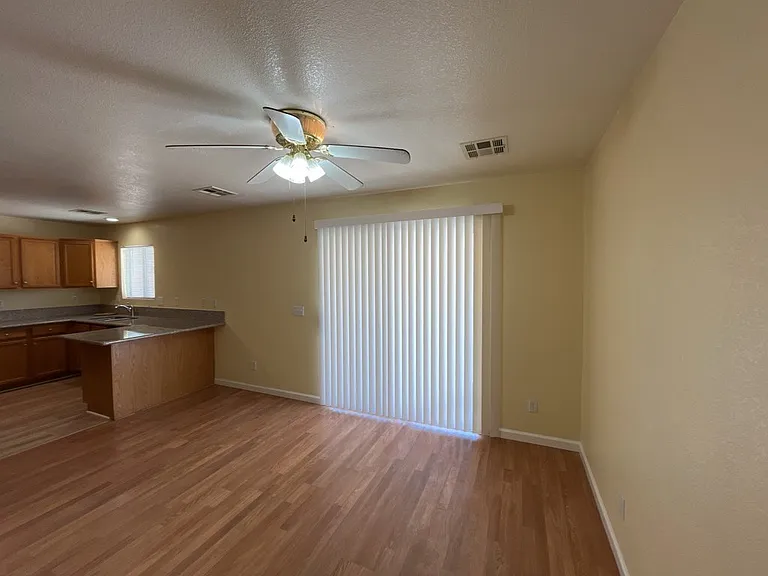 6045 Stone Hollow Ave — Photo 10