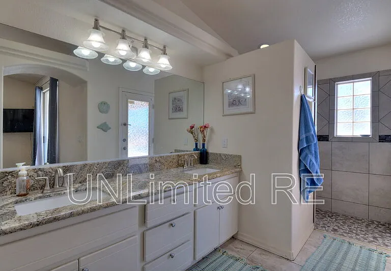 304 Acoma Blvd S — Photo 47