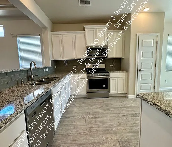 6860 Cassini Ave — Photo 11