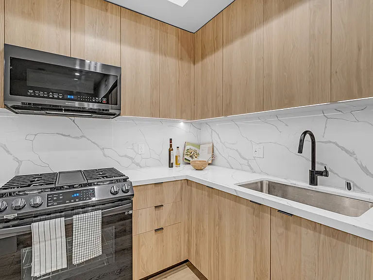 178 S Euclid Ave #310 — Photo 7
