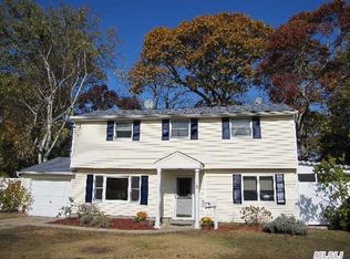 3 Mina Rd, Oakdale, NY 11769