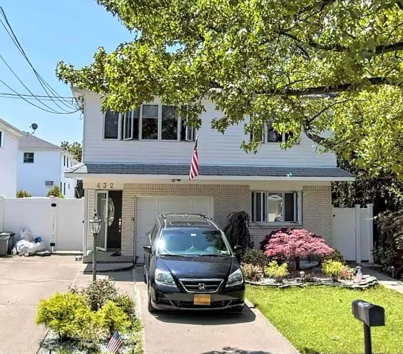 1st image of 432 Eltingville Blvd