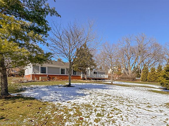 4th image of 26170 Steele Rd