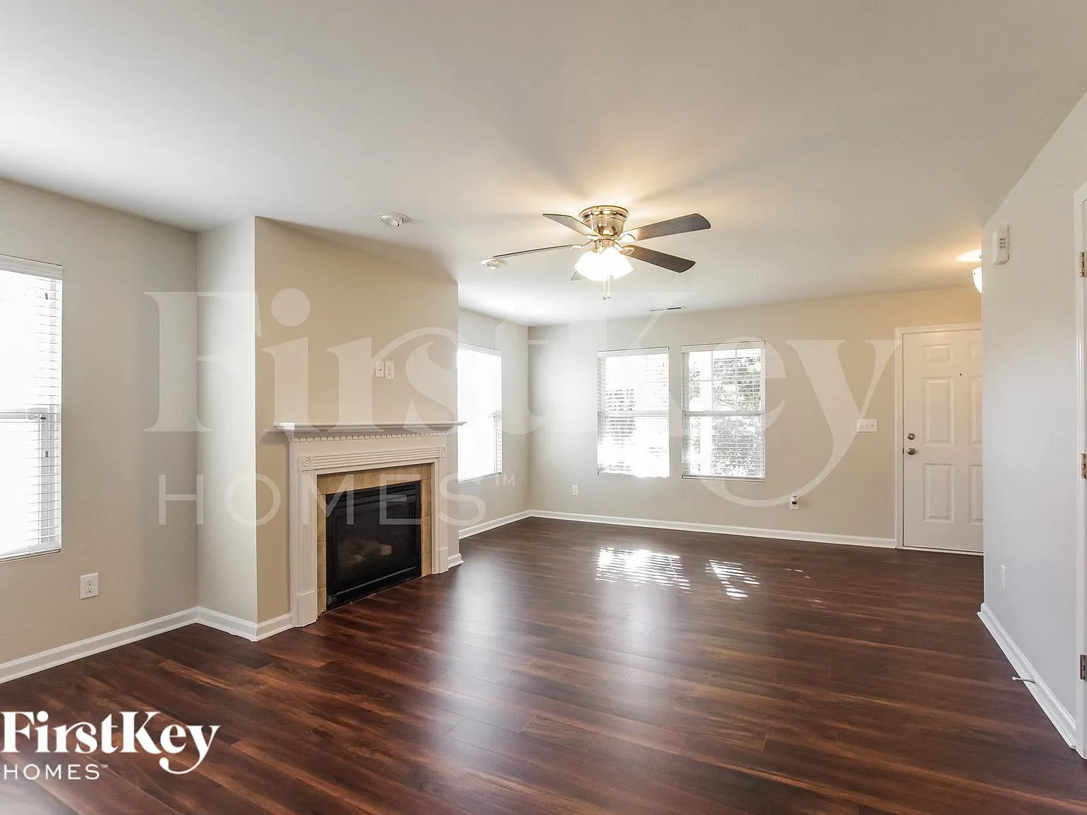 3 bed, 2.5 bath, 1956 sqft, $2,325 — Photo 3