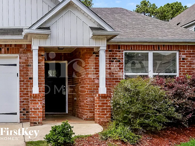 4631 Woodford Cir — Photo 2