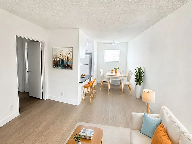 11816 Chandler Blvd #11 — Photo 3