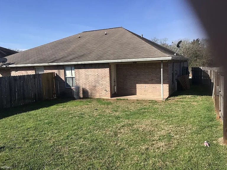 1742 Rock Hollow Loop — Photo 7