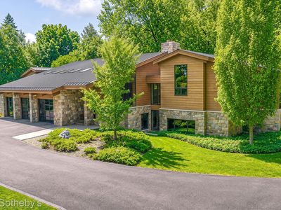 5051 Beach Rd, Troy, MI, 48098