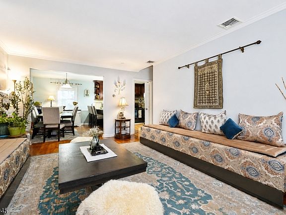5th image of 2522 Branford Ave