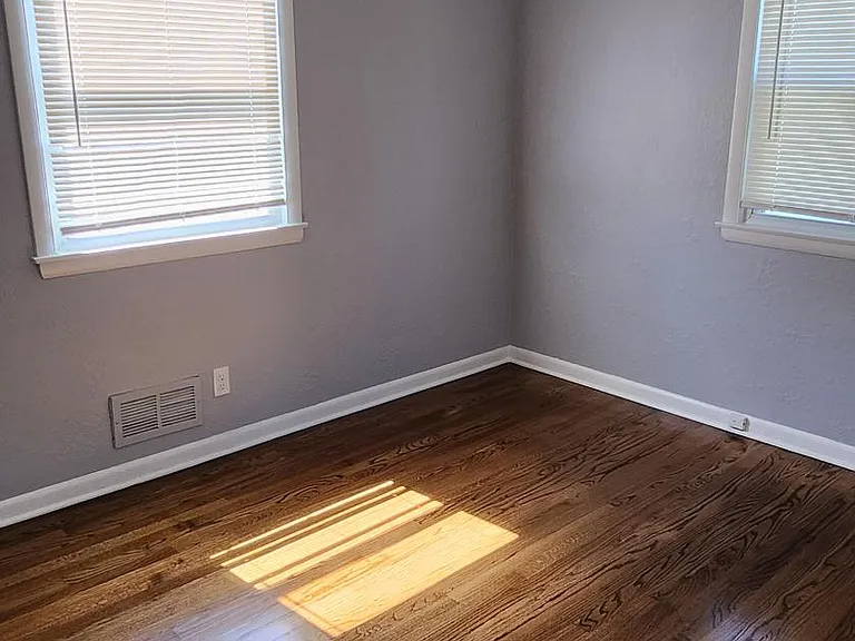 7815 W Villard Ave — Photo 4