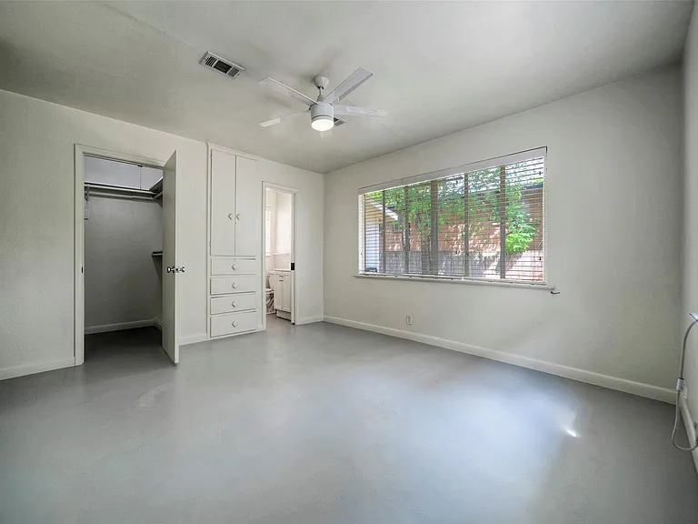 1803 Pearl St — Photo 13