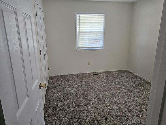 3rd image of 3653 S Fort Ave