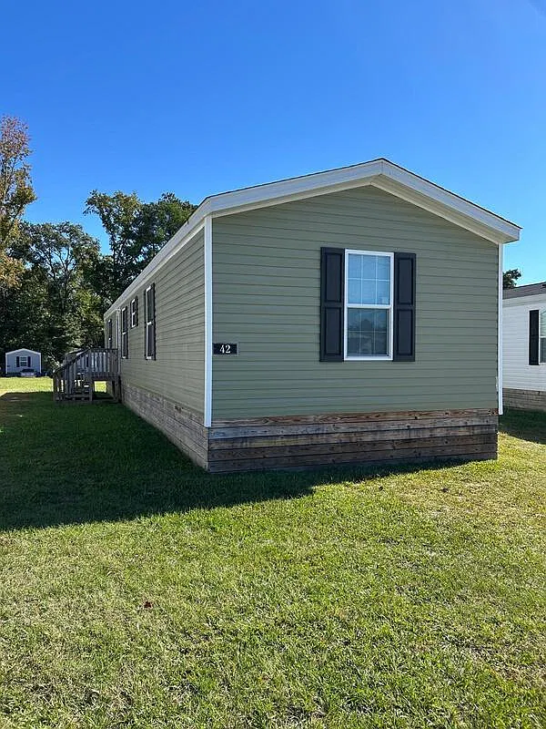 3 bed, 2.0 bath, $1,050 — Photo 1