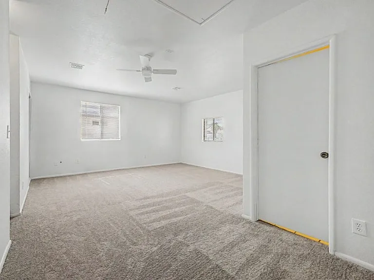 10719 W Vista Ave — Photo 15