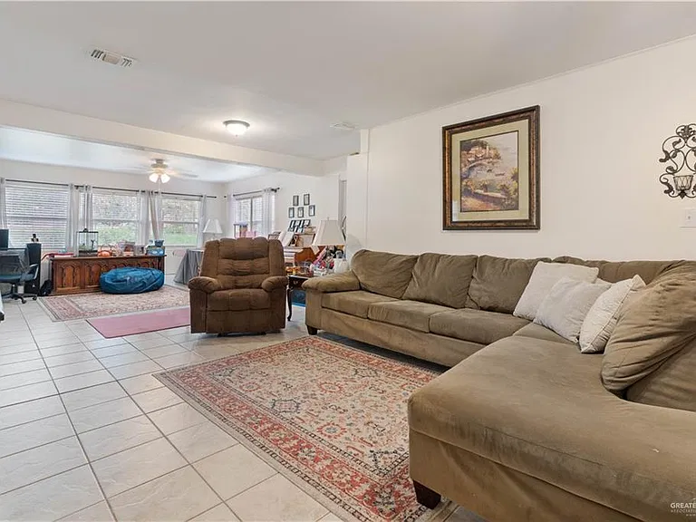 1114 S 8th Ave — Photo 3