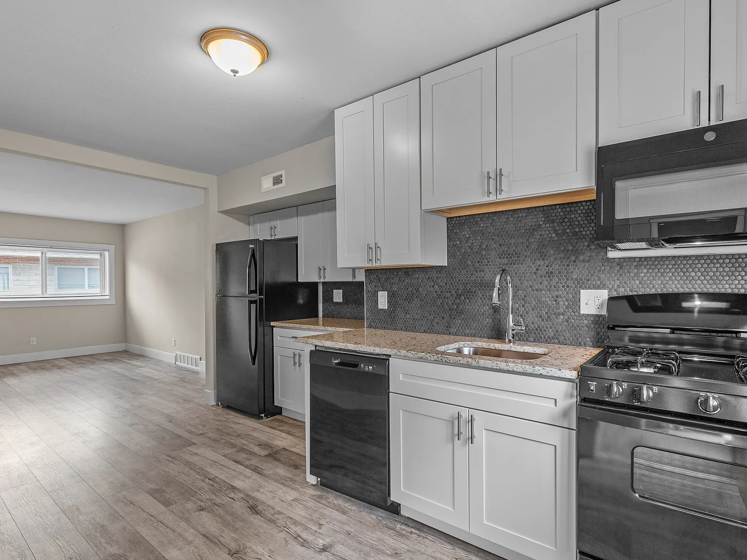 Clydesdale Apartments — Photo 1