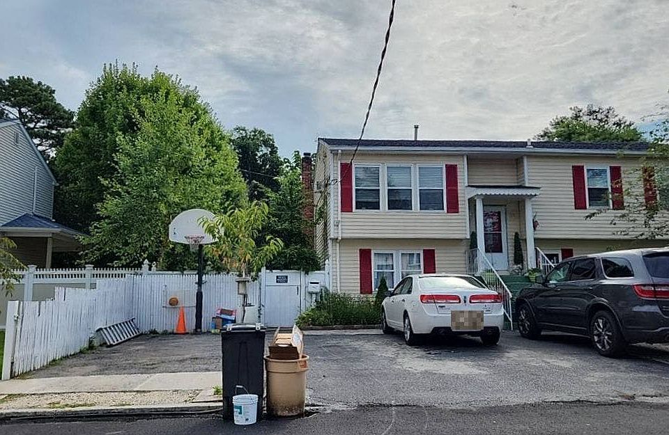 2nd image of 81 Hyde Park Ave