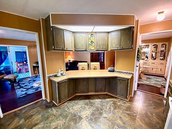 Kitchen with built-in Island