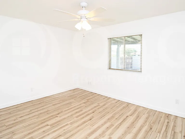 104 E Laurel Ave — Photo 8