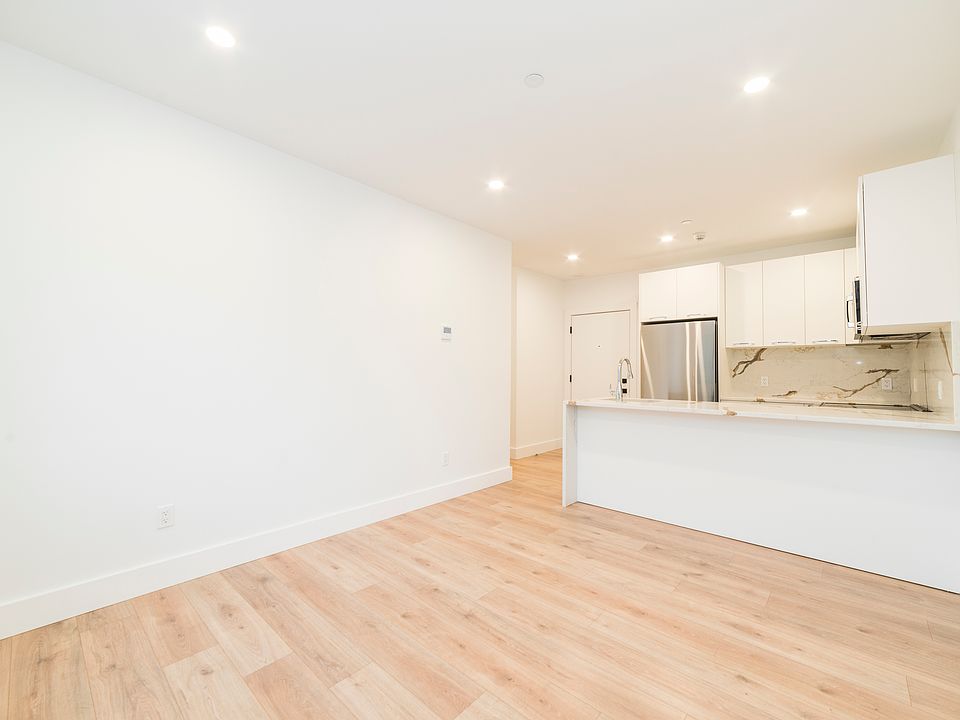 1st image of 37 Lake St #2A