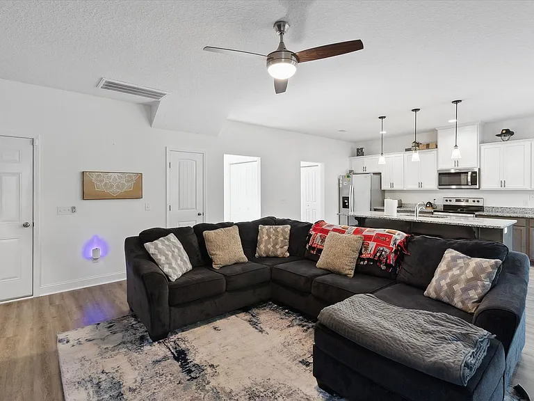 115 Fridley Ln — Photo 3
