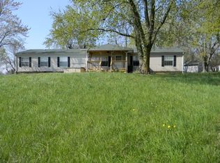 435 E 10th St, Horton, KS 66439