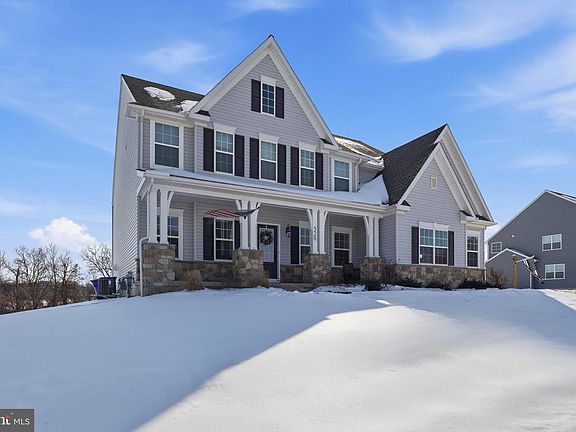 2nd image of 520 Darrow Rd