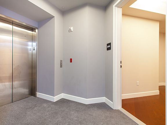 PRIVATE foyer/vestibule