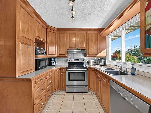4th image of 10647 N Shillington Cres SW