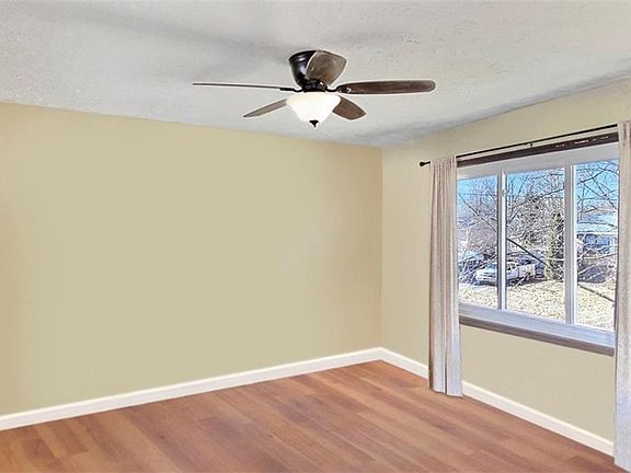 3rd image of 651 N Robin Dr