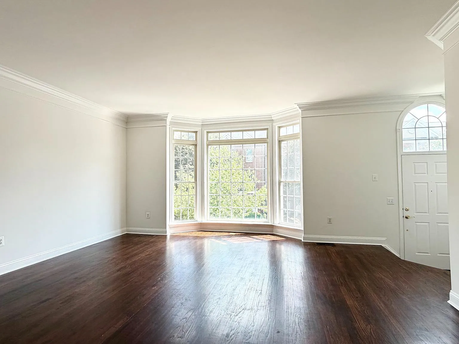 4 bed, 3.5 bath, 1910 sqft, $3,800 — Photo 3
