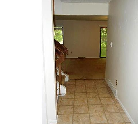 5th image of 9385 Bassett Ln #410