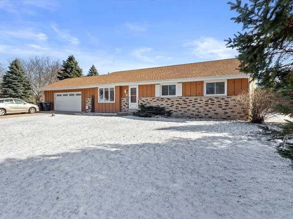W331S8170 James DRIVE, Mukwonago, WI 53149