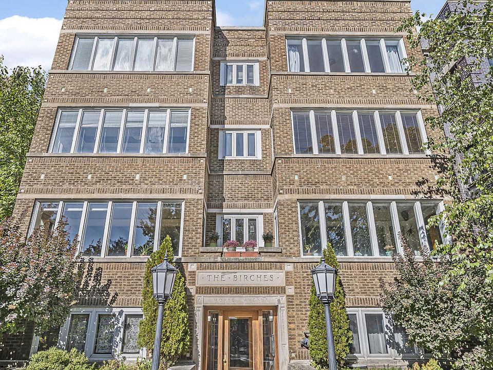 1st image of 1132 W Morse Ave APT 1W
