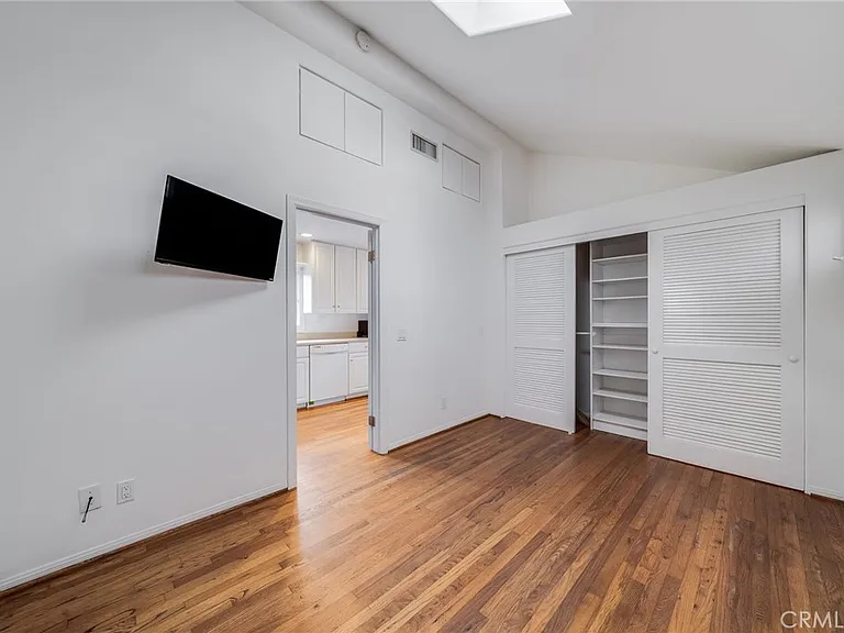 1641 Catalina — Photo 9