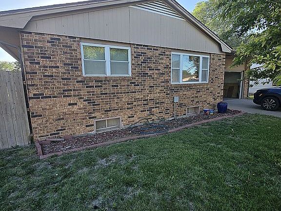 4th image of 2107 N Cherokee Rd