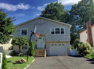 85 Vanguard St, Bridgeport, CT 06606