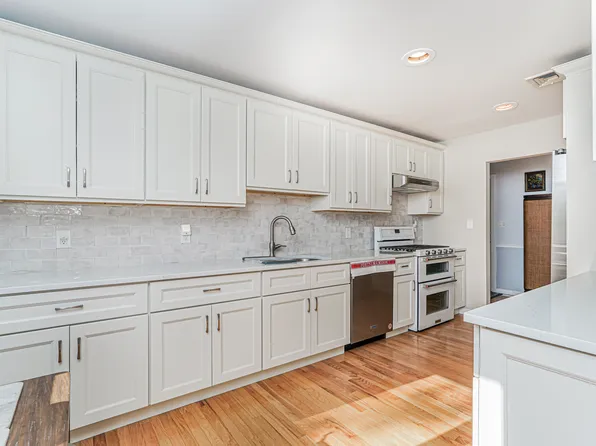 20 Signal Hill Road image 9 of 44