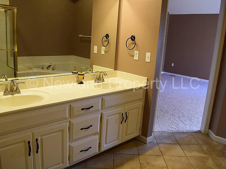 14306 S Summit Ct — Photo 25