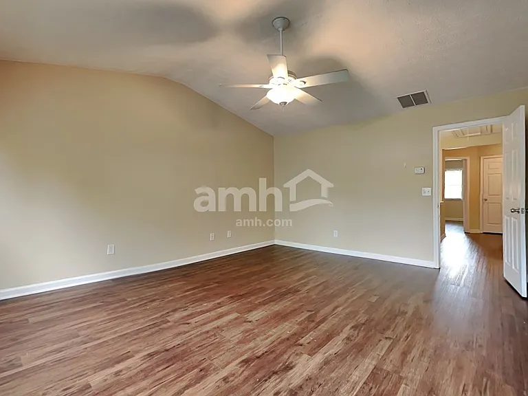 616 Laurel Bnd — Photo 8