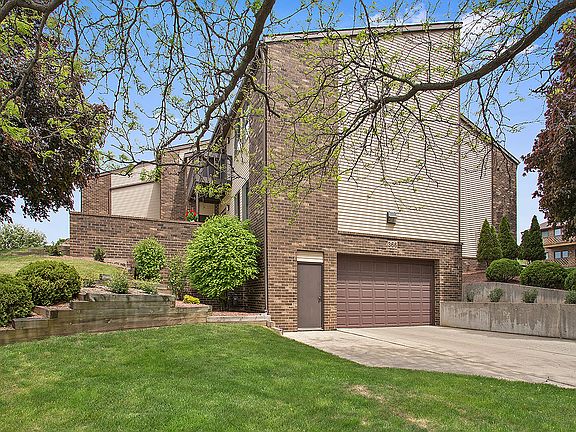 3rd image of 366 W Saint Joseph St Unit 13