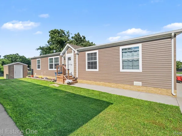 6548 Prince Blvd, Fenton, MI 48430